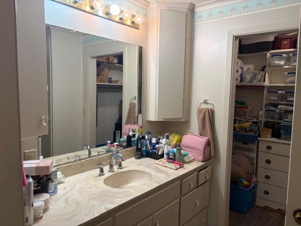 Photo of 1719 Deer Creek Road, BATESVILLE, MS 38606 (MLS # 167113)