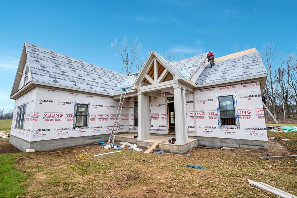 Photo of 711 Oxford Loop, NEW ALBANY, MS 38652 (MLS # 162100)