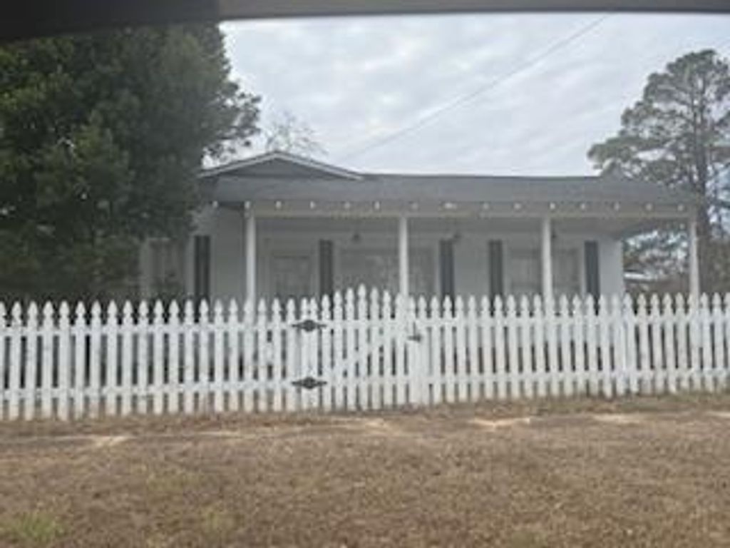 Photo of 206 S Monroe St, CALHOUN CITY, MS 38916 (MLS # 164598)