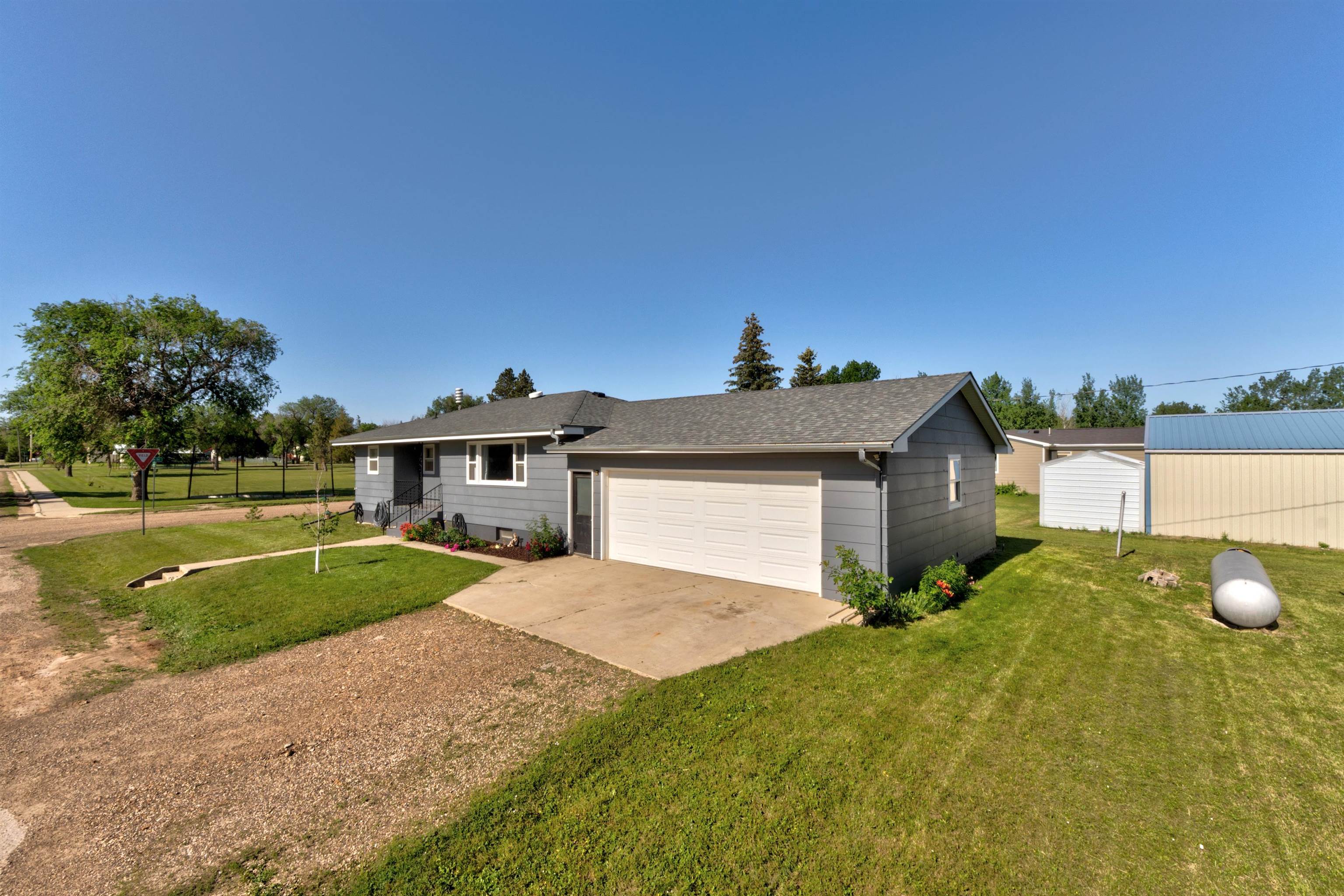 Newell, South Dakota 57760, United States, 4 Bedrooms Bedrooms, ,2 BathroomsBathrooms,Residential,Active,158142