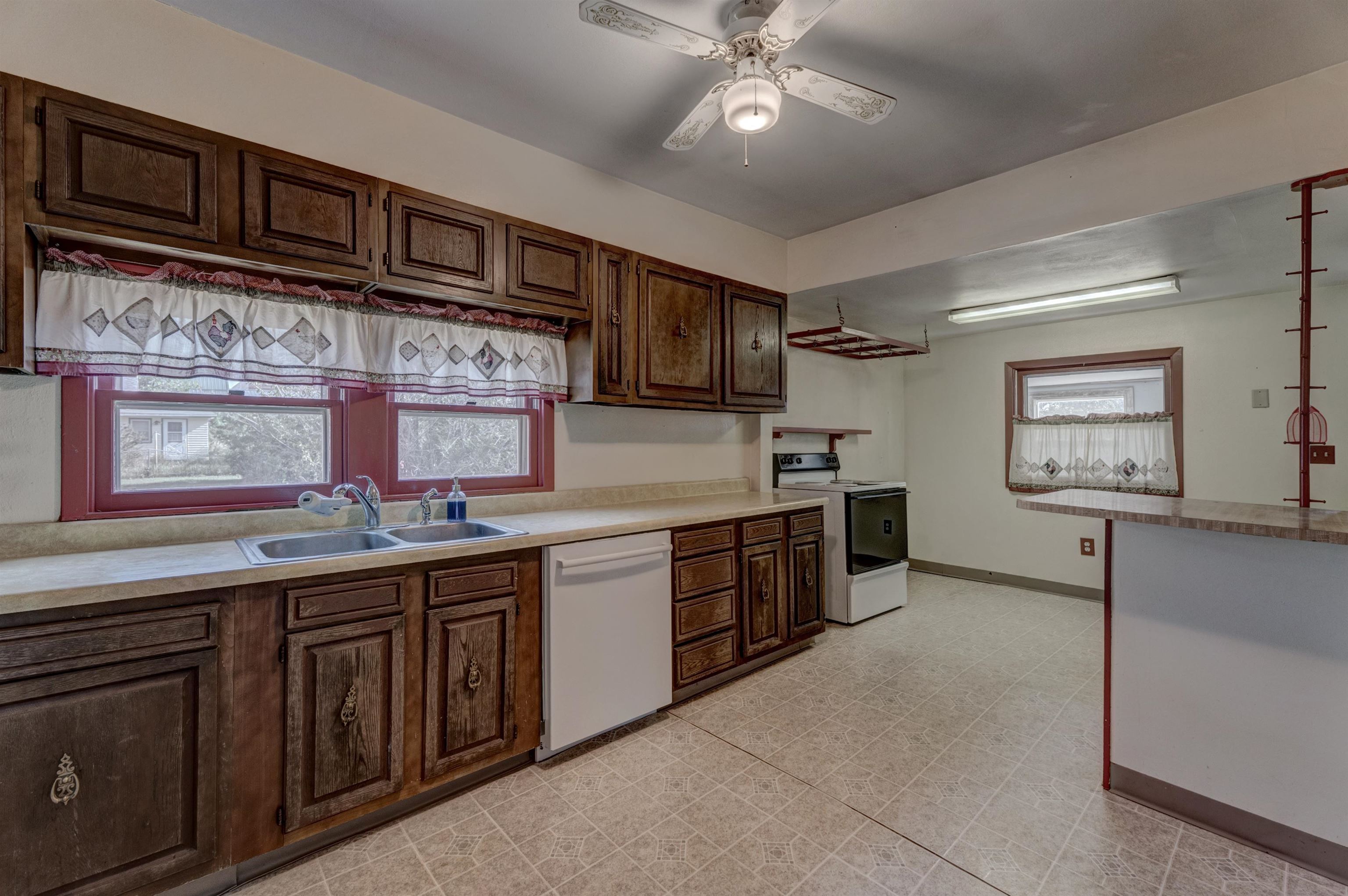 New Underwood, South Dakota 57761, United States, 3 Bedrooms Bedrooms, ,1 BathroomBathrooms,Residential,Active,173921