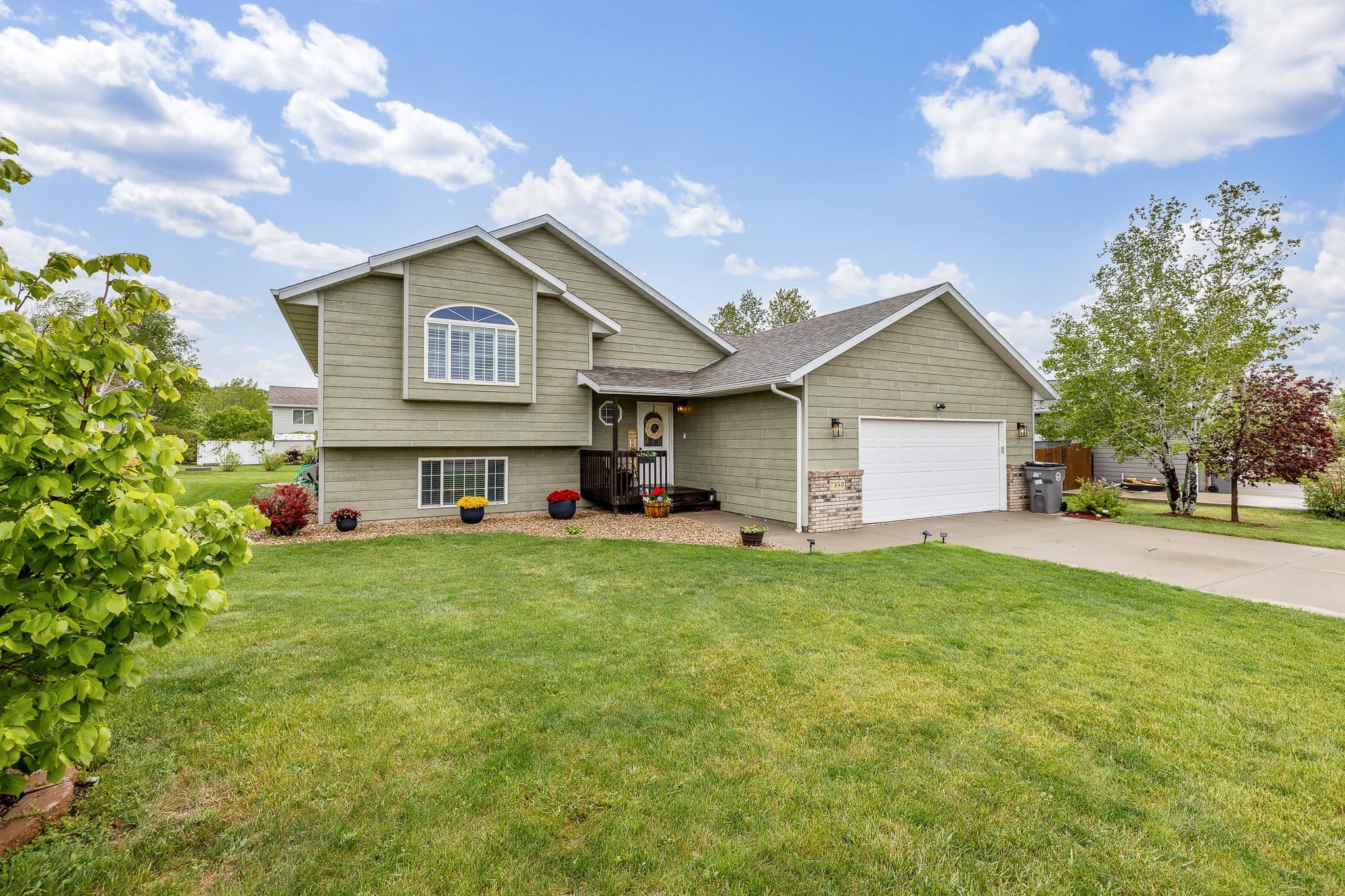 Summerset, South Dakota 57718, United States, 4 Bedrooms Bedrooms, ,2 BathroomsBathrooms,Residential,Active,134653