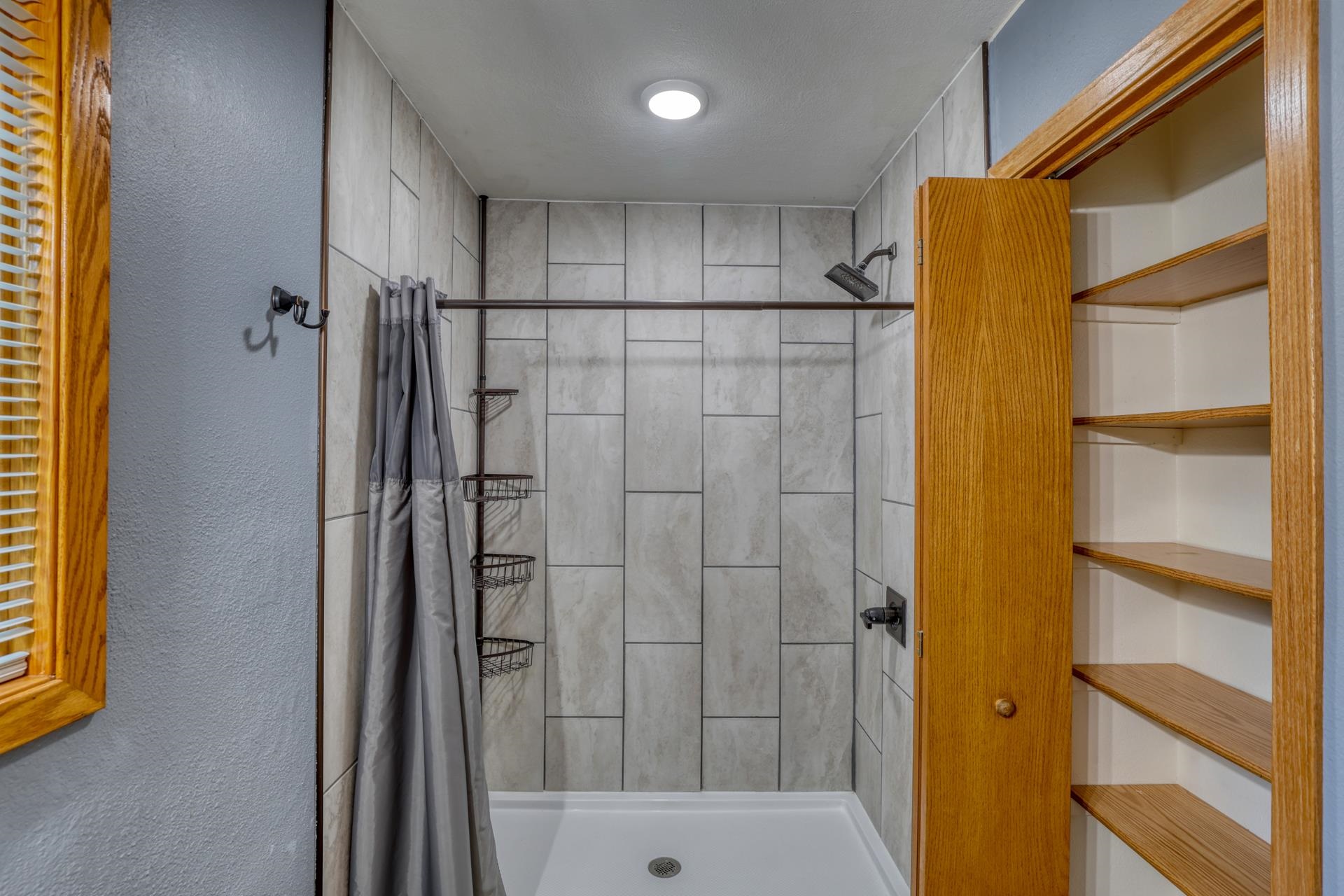 Sturgis, South Dakota 57785, United States, 4 Bedrooms Bedrooms, ,3 BathroomsBathrooms,Residential,Contingent,193991