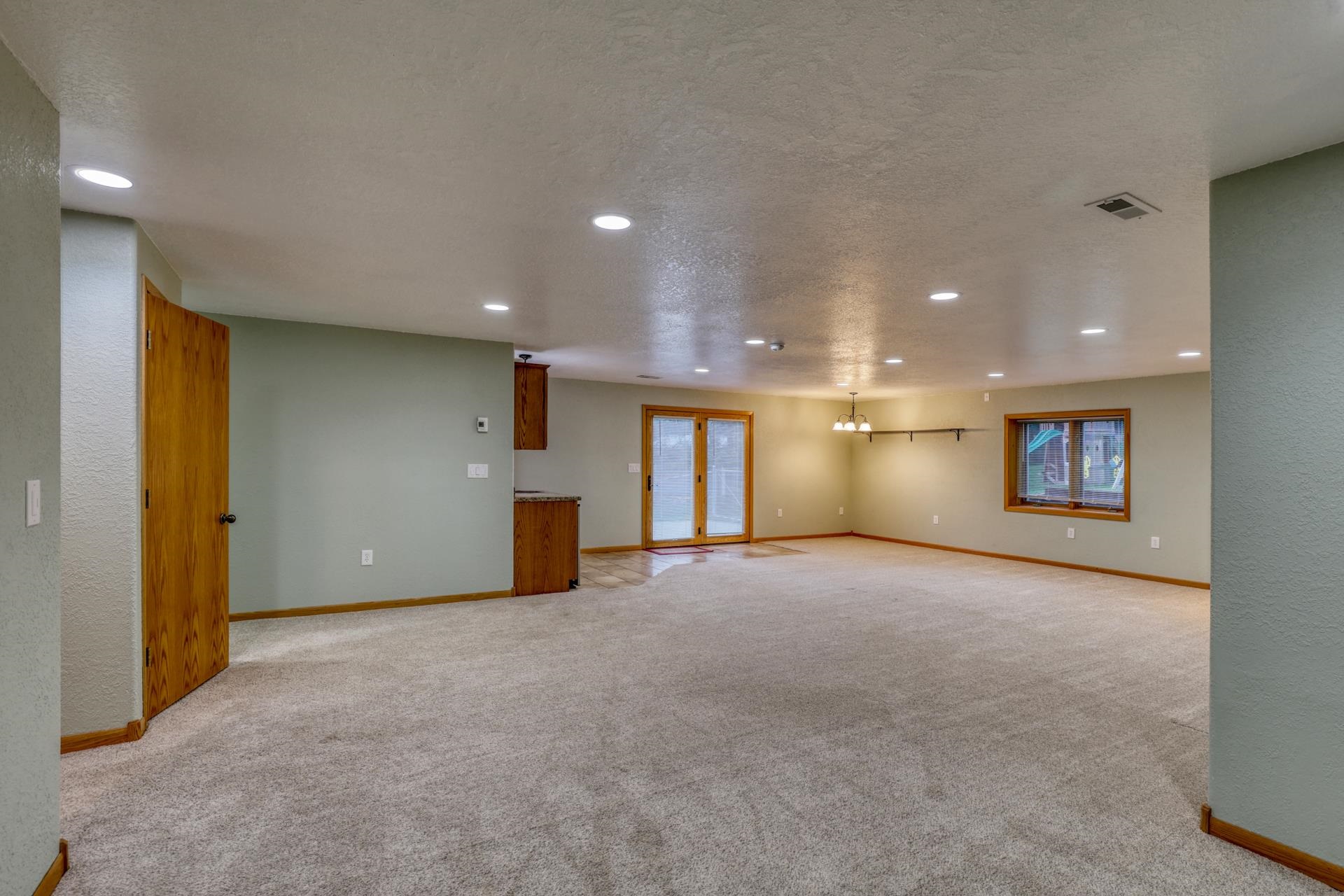 Sturgis, South Dakota 57785, United States, 4 Bedrooms Bedrooms, ,3 BathroomsBathrooms,Residential,Contingent,193991