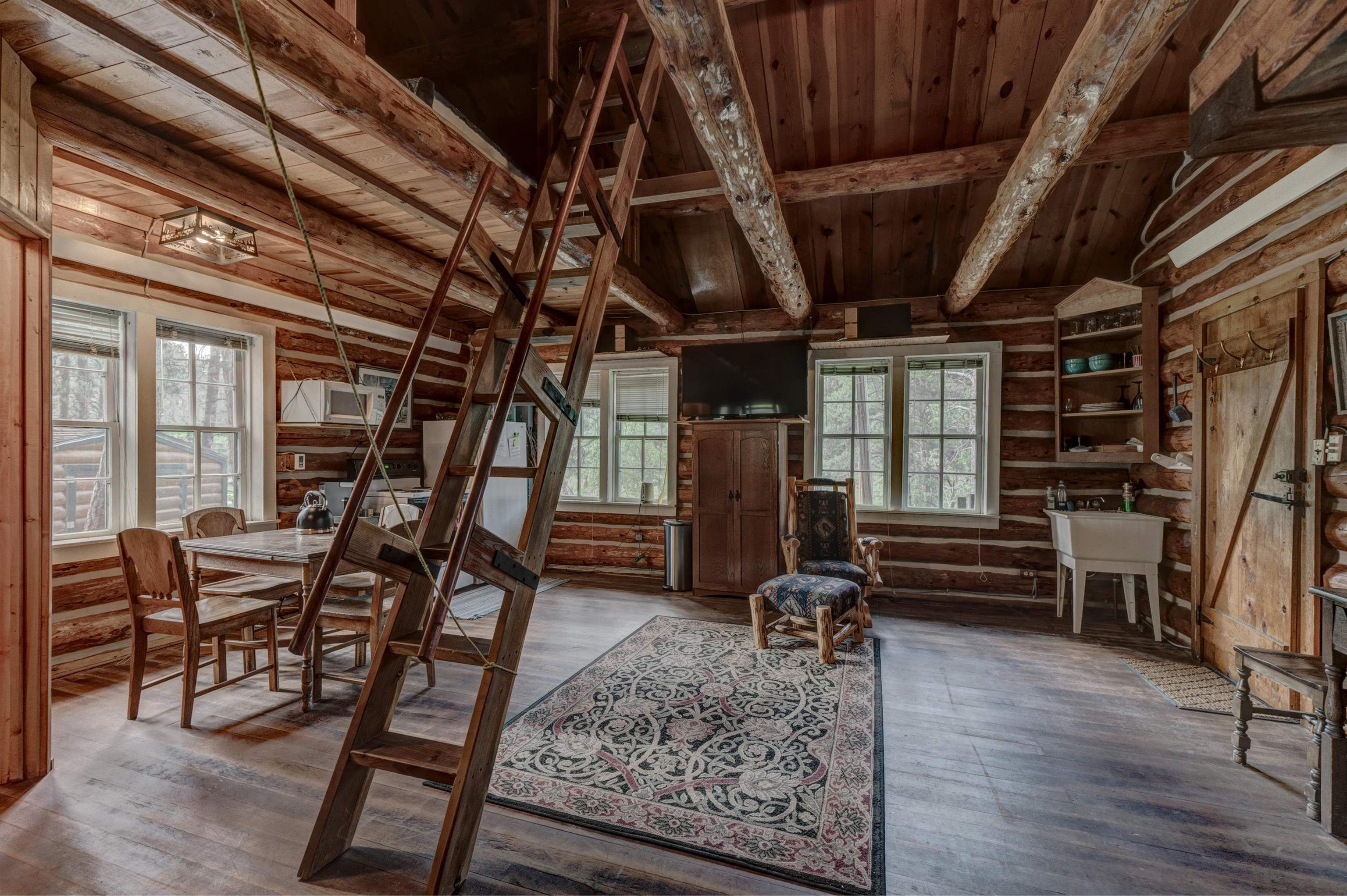 Rapid City, South Dakota 57702, United States, 4 Bedrooms Bedrooms, ,4 BathroomsBathrooms,Residential,Active,223021