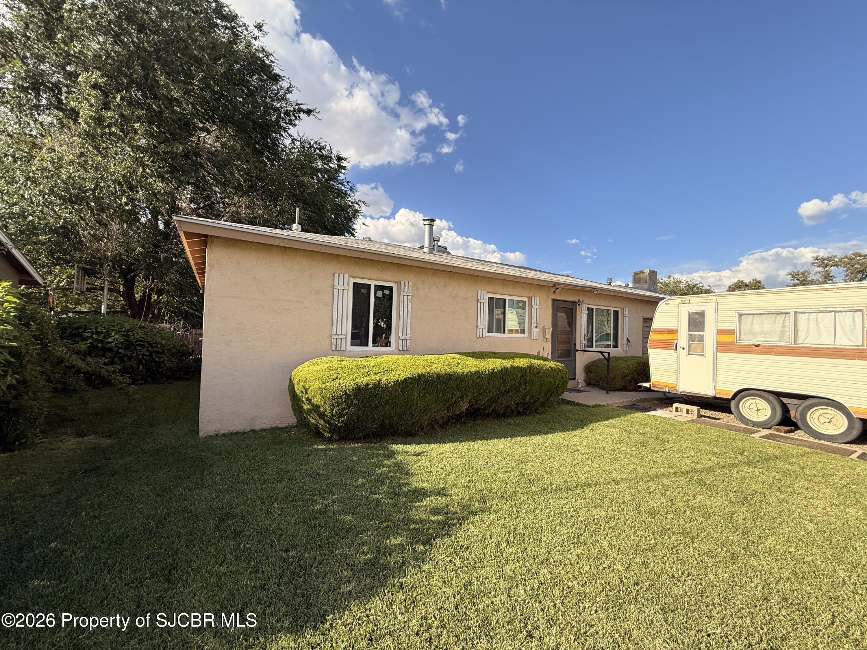 Photo 1 of 18 — 402 E BOYD Drive, Farmington, NM 87401