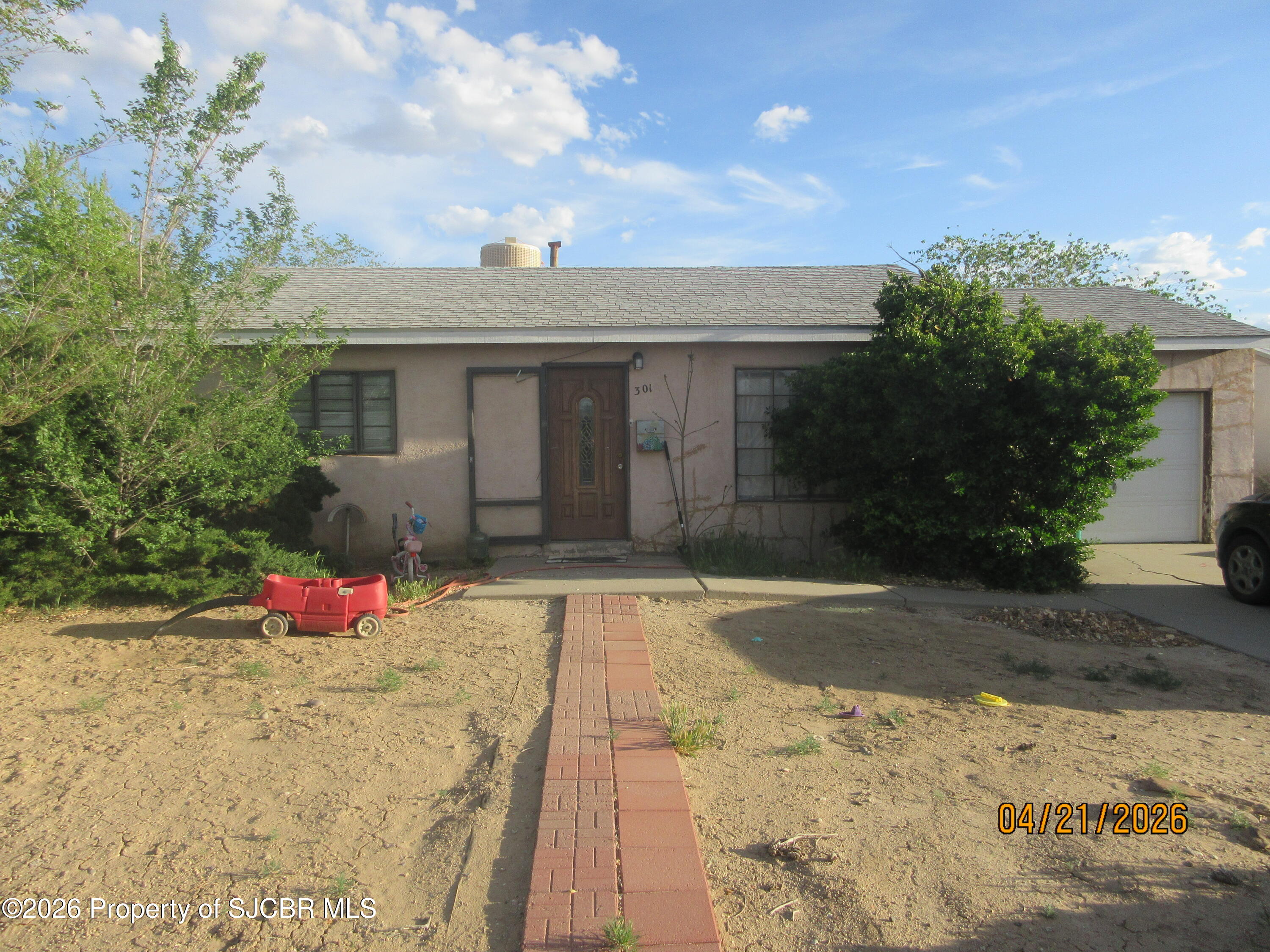 Photo 1 of 15 — 301 W UTE Street, Farmington, NM 87401