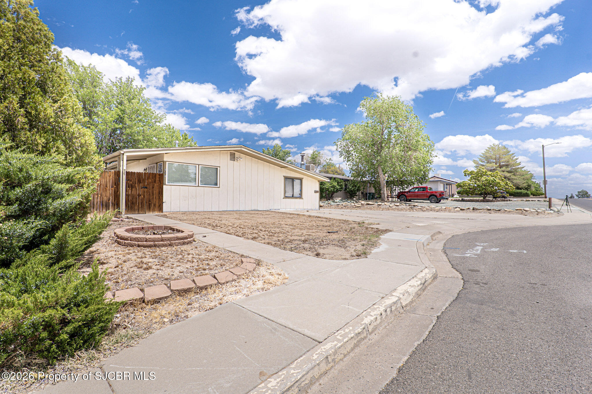 520 W 30TH Street - Photo 2