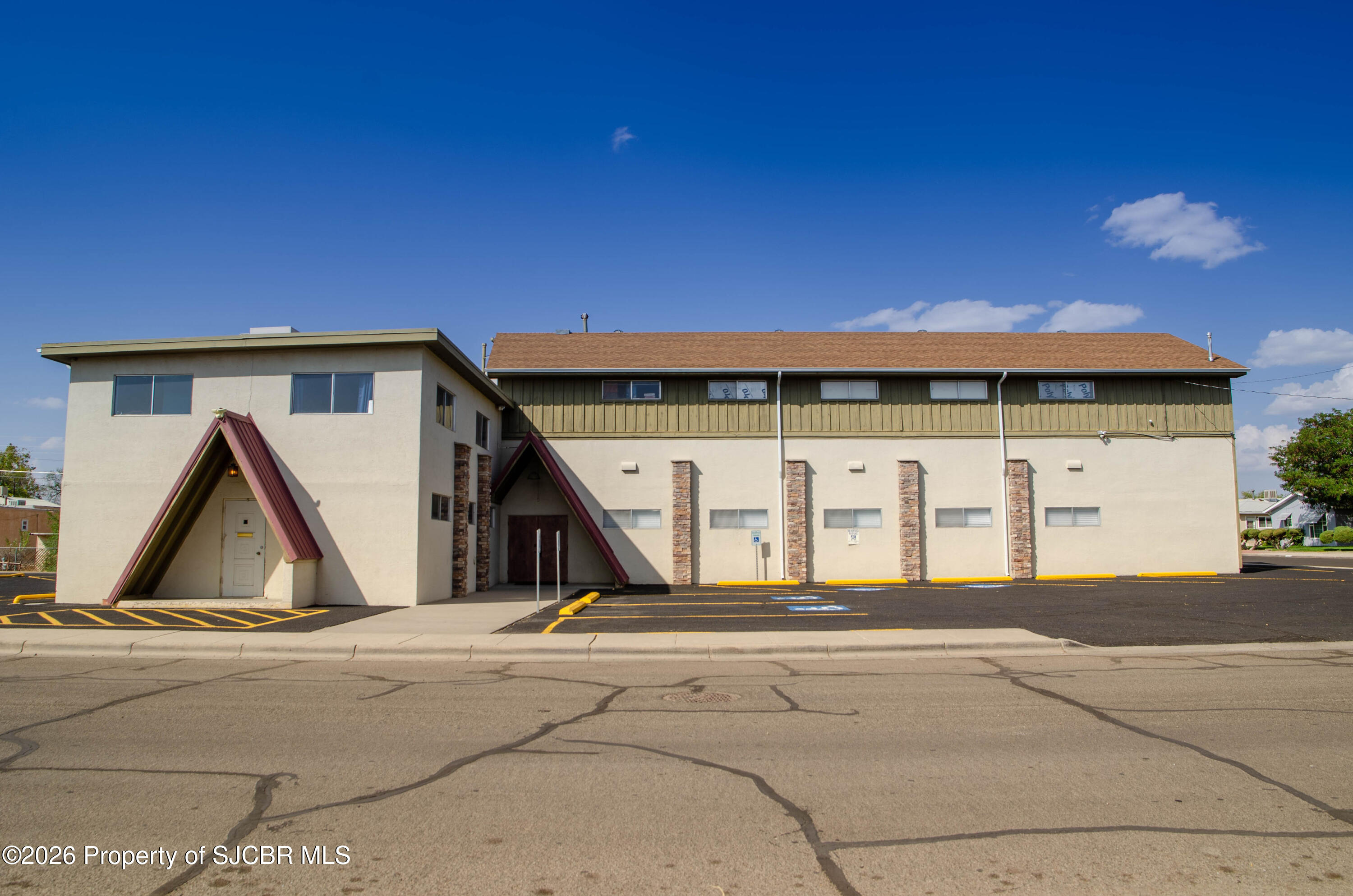 Photo 1 of 26 — 1201 N MONTEREY Avenue, Farmington, NM 87401
