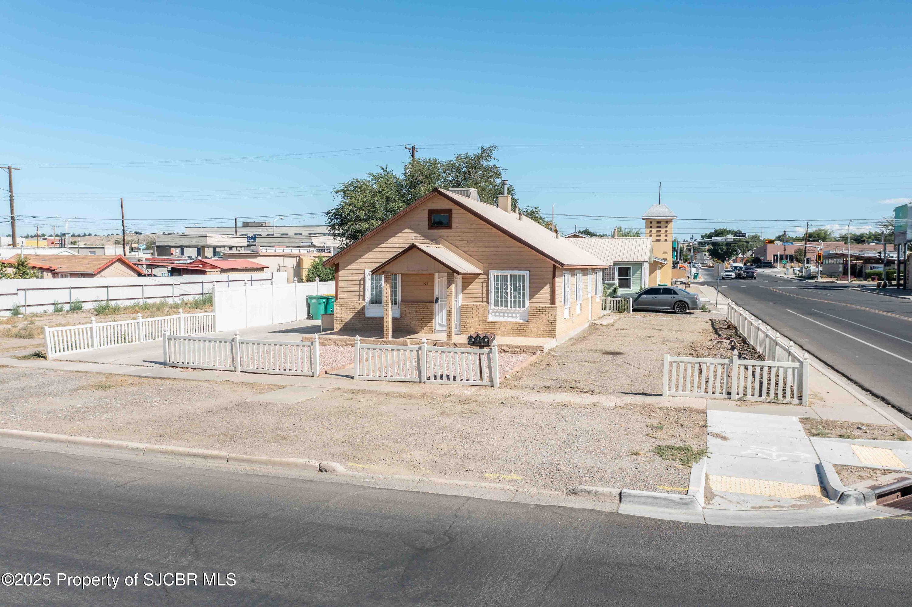 Photo 1 of 29 — 502 W ANIMAS Street, Farmington, NM 87401
