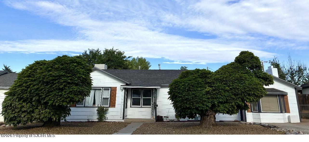 Photo 1 of 34 — 1009 N DUSTIN Avenue, Farmington, NM 87401