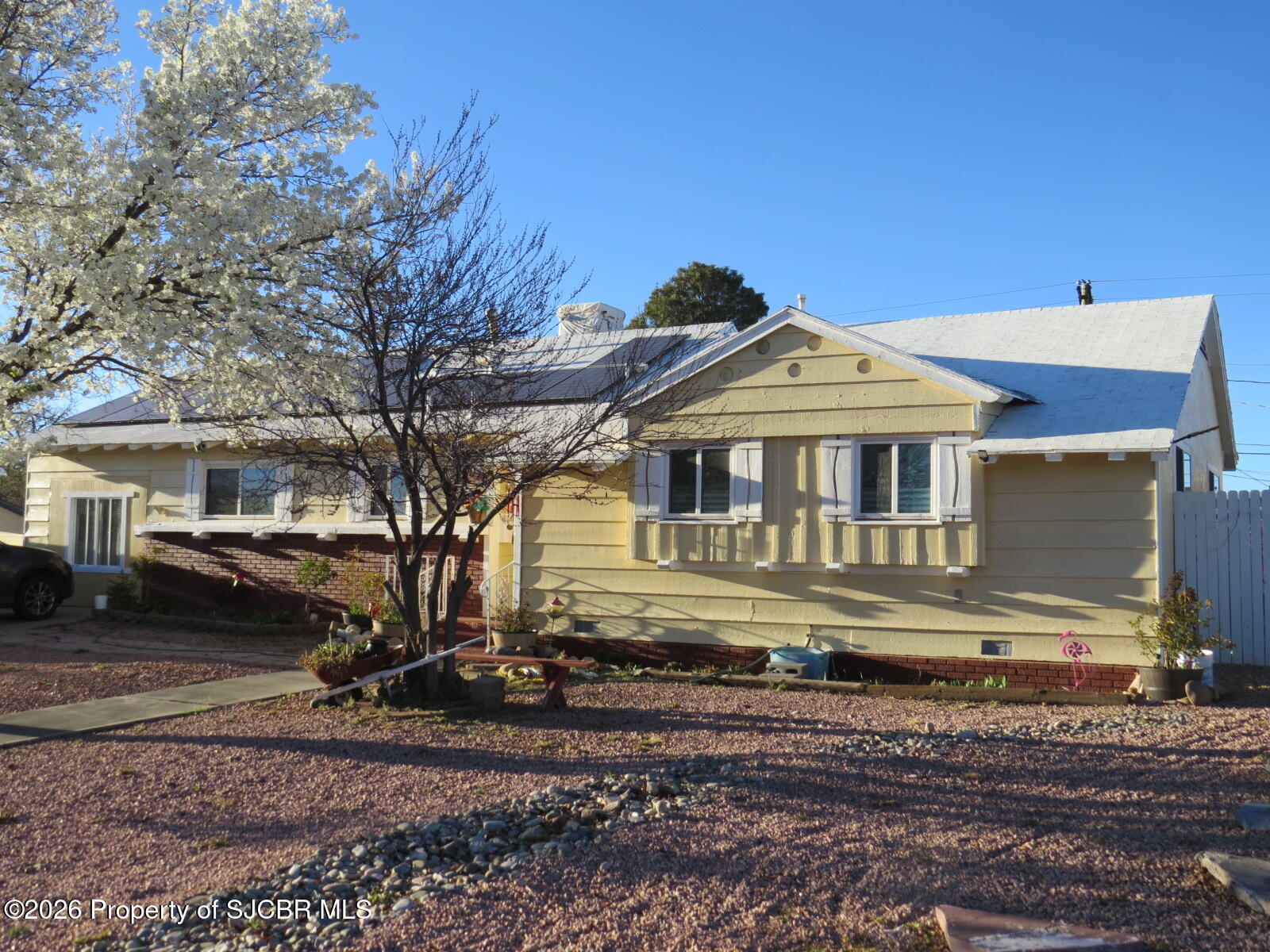 Photo 1 of 40 — 4020 CEDAR Drive, Farmington, NM 87402
