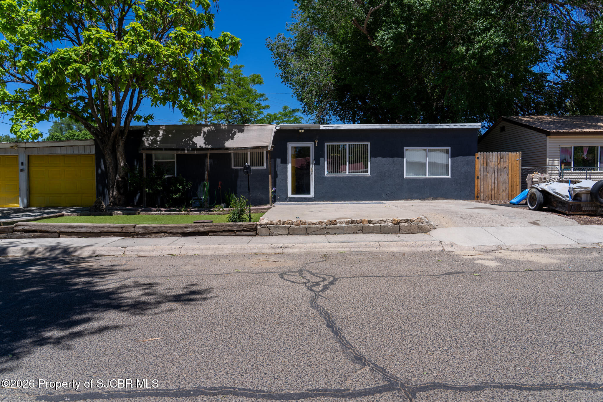 Photo 1 of 30 — 805 BAIRD Circle, Aztec, NM 87410