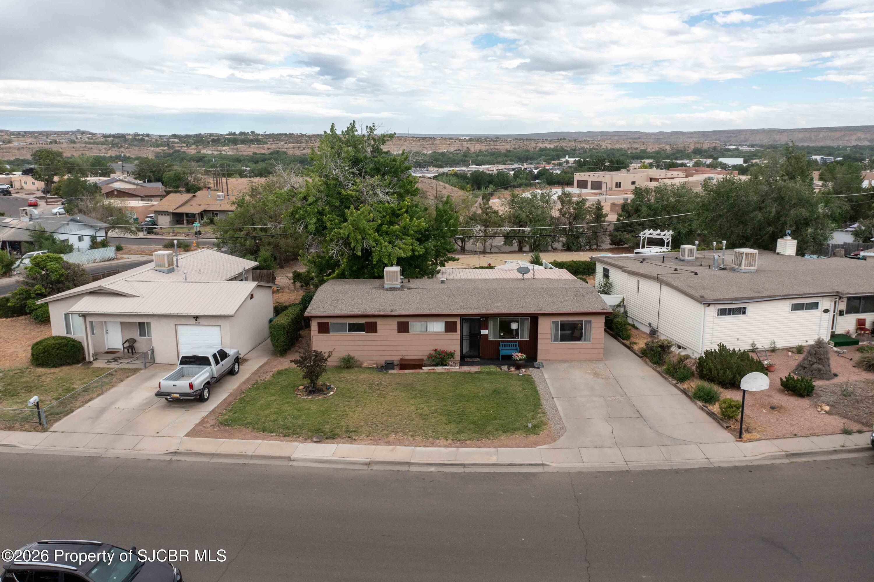 Photo 1 of 25 — 2803 E EDGECLIFF Drive, Farmington, NM 87402