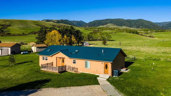 77 JOHN LN, BANNER, WY 82832 - Image 1a4e6aad6b4e18f1e1b741a4fd365e93/3784723705