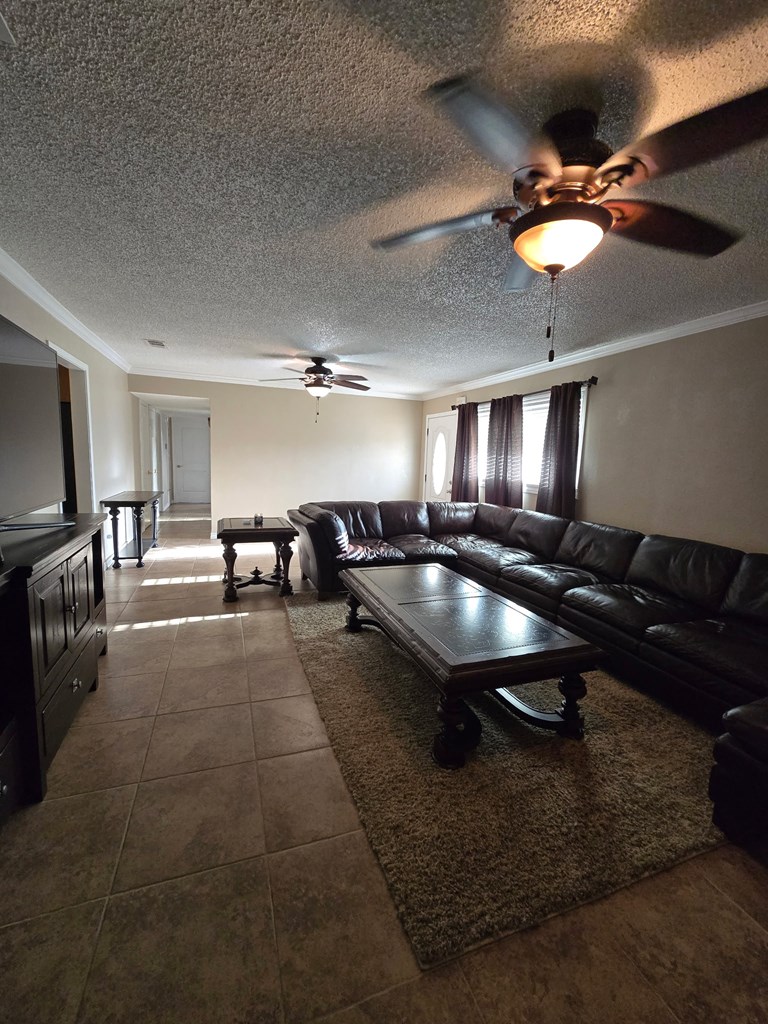 405 SW 9th St, Andrews, Texas image 4
