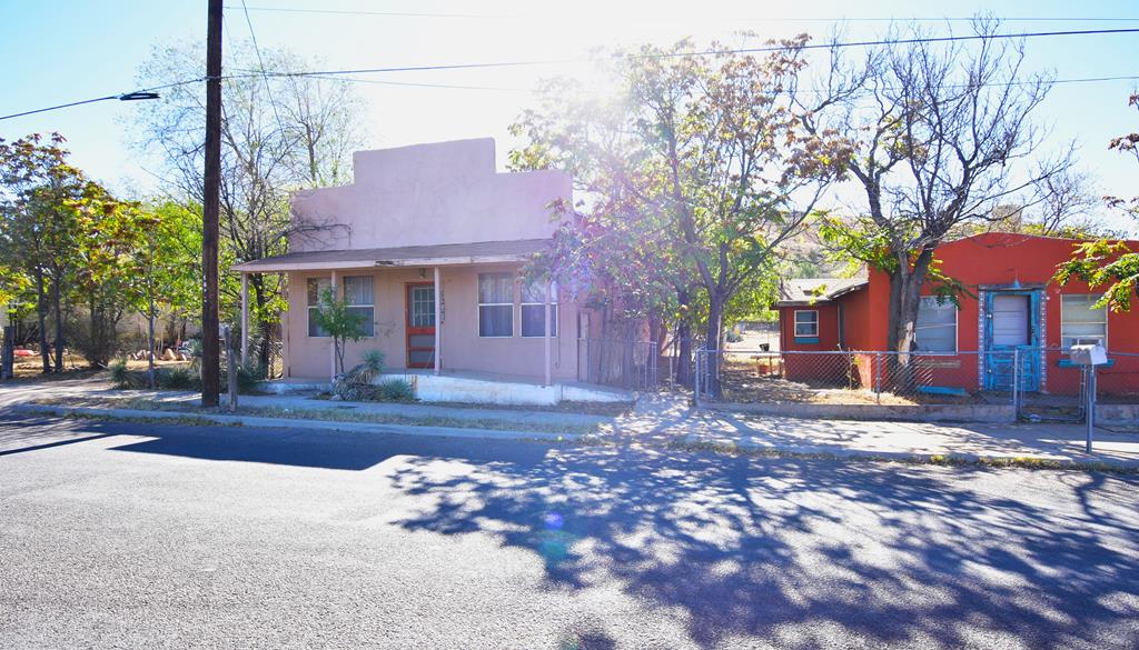 202 W Gallego Ave, Alpine, Texas image 1