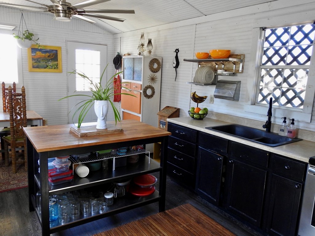 1005 Harold Wynne Road, Terlingua, Texas image 11