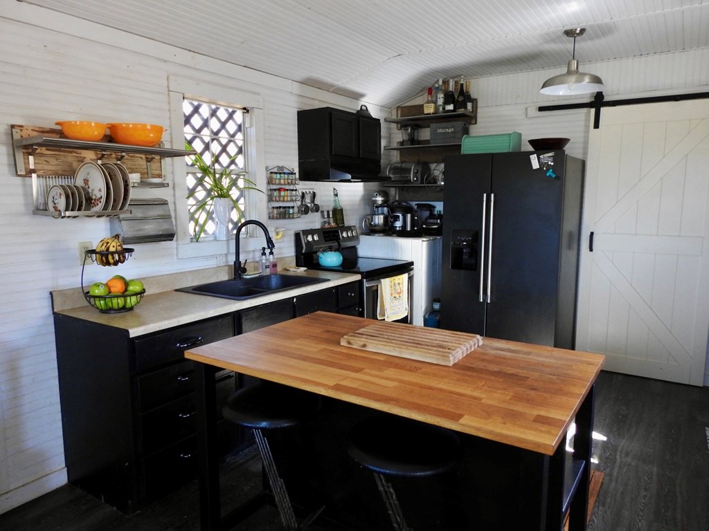 1005 Harold Wynne Road, Terlingua, Texas image 12
