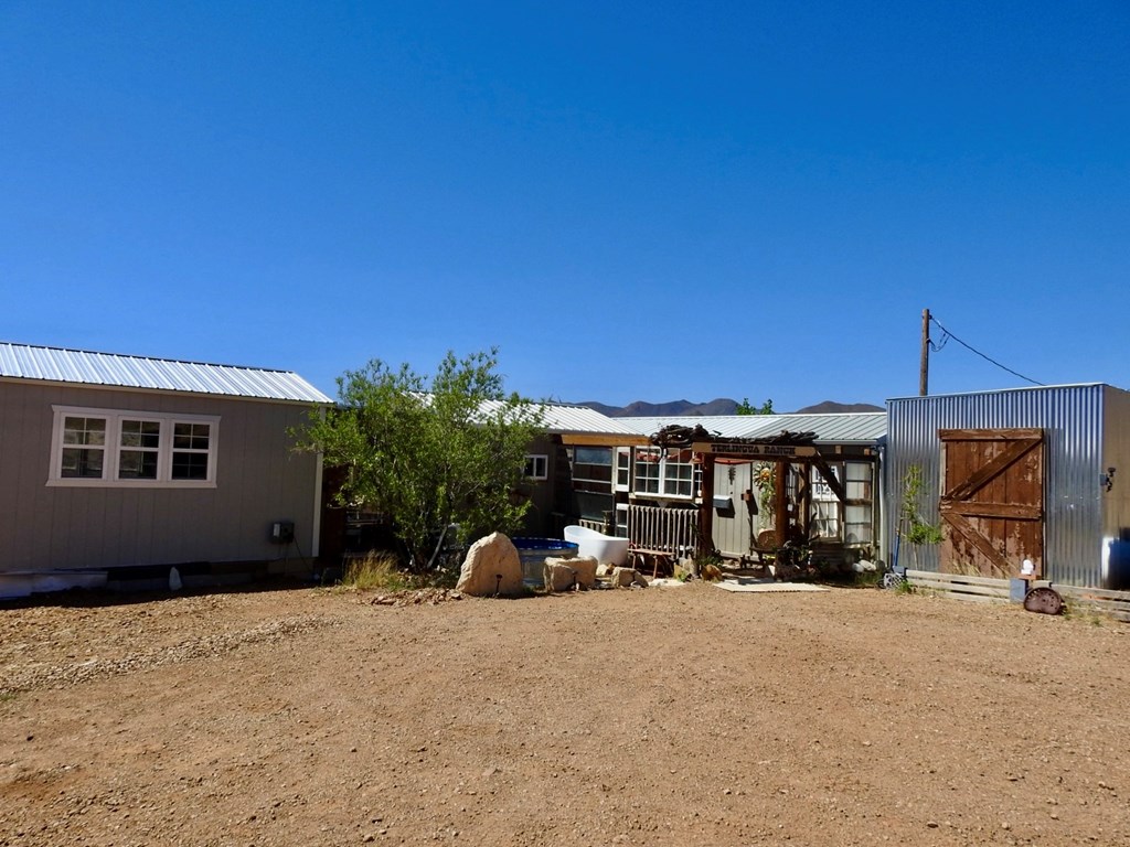 1005 Harold Wynne Road, Terlingua, Texas image 6