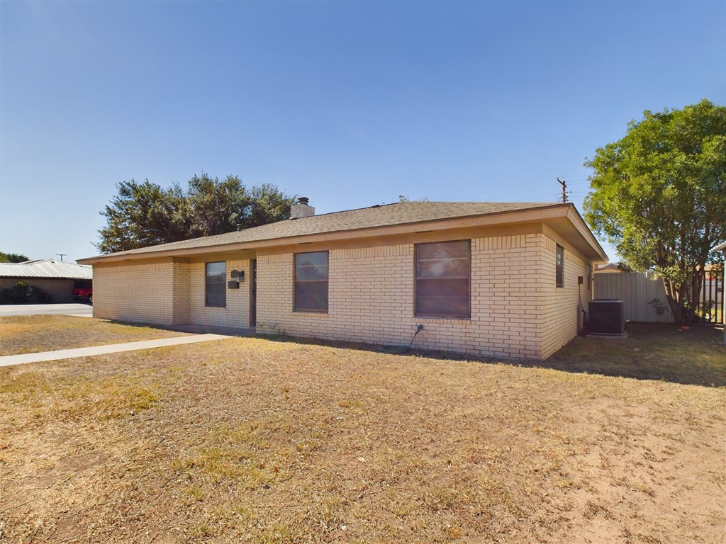 1621 S Hackberry St, Pecos, Texas image 2