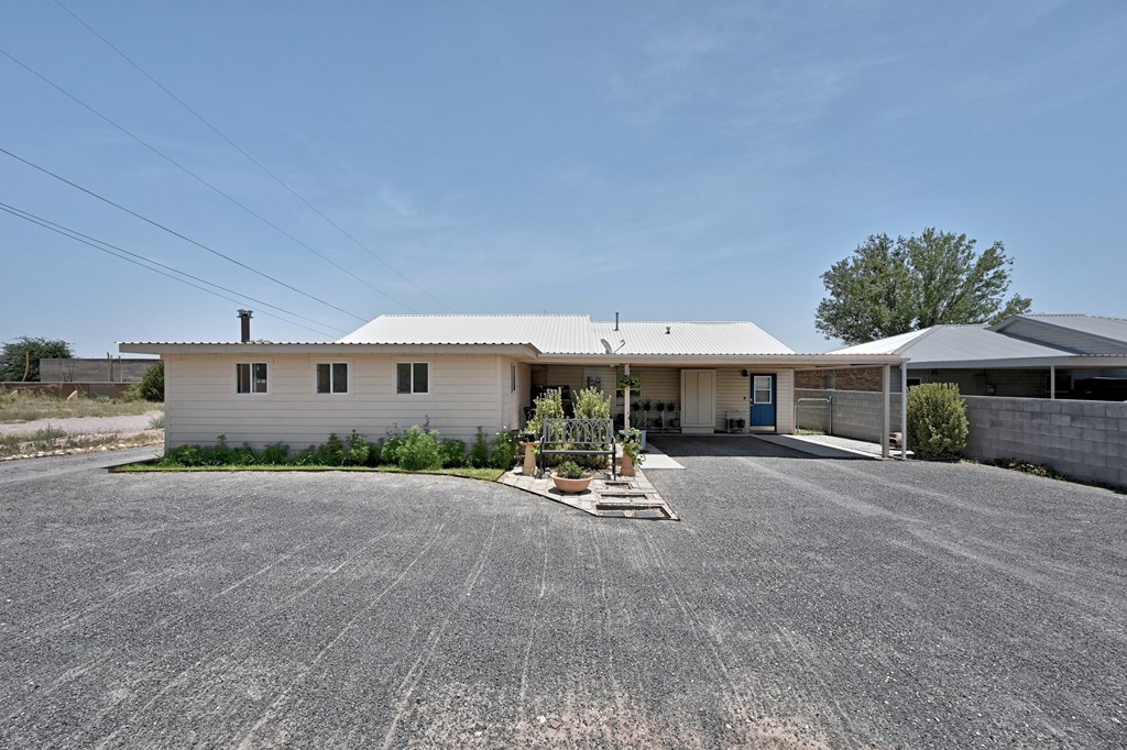 1110 N Ordenar St, Marfa, Texas image 5