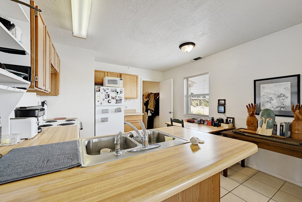 1110 N Ordenar St, Marfa, Texas image 33