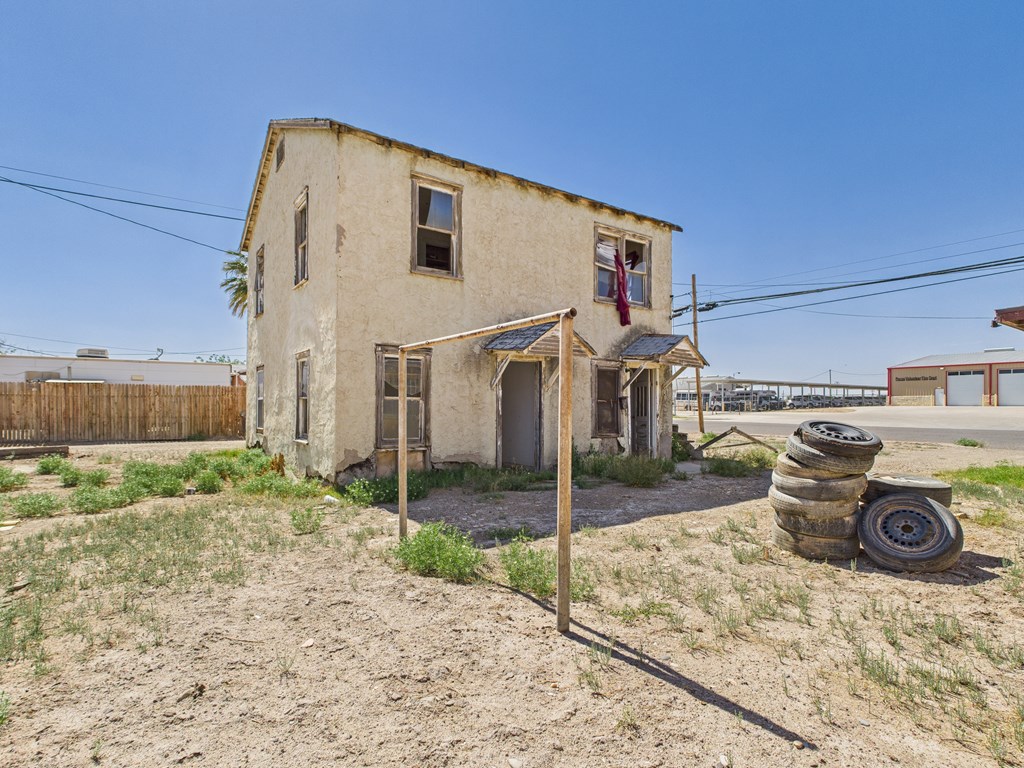 401 S Park St, Pecos, Texas image 2