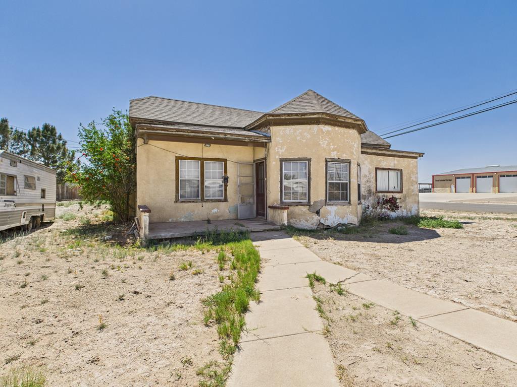 401 S Park St, Pecos, Texas image 1