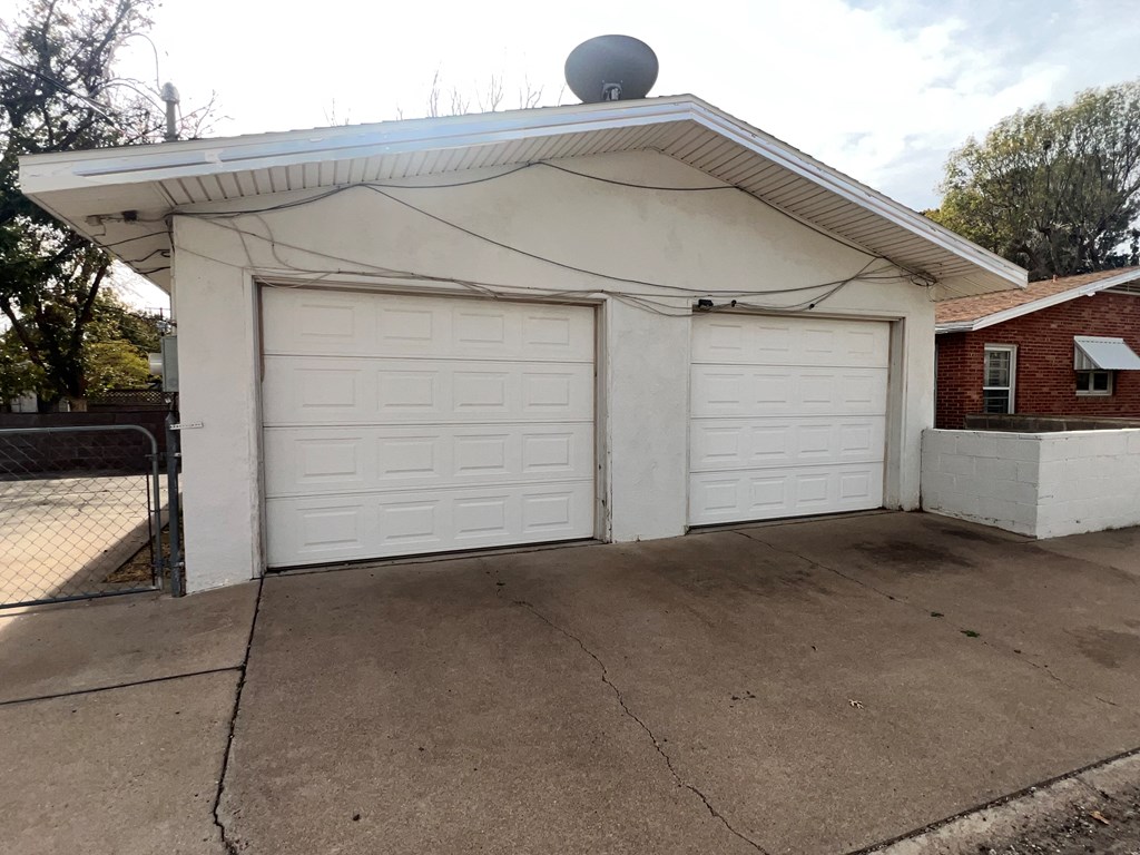 1200 S Dwight, Monahans, Texas image 4