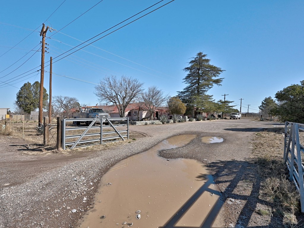 705 W Bonnie St, Marfa, Texas image 20