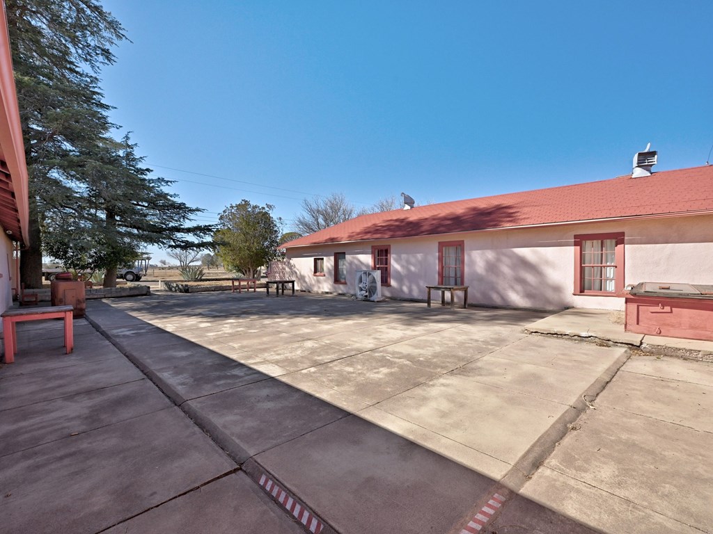 705 W Bonnie St, Marfa, Texas image 17