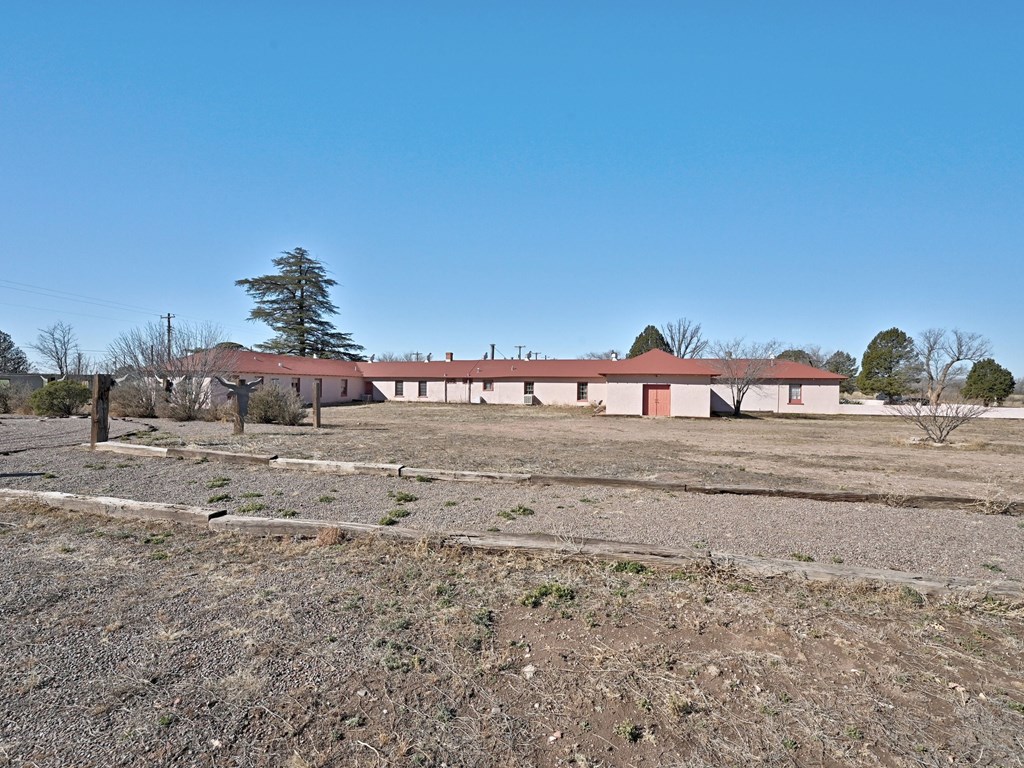 705 W Bonnie St, Marfa, Texas image 9