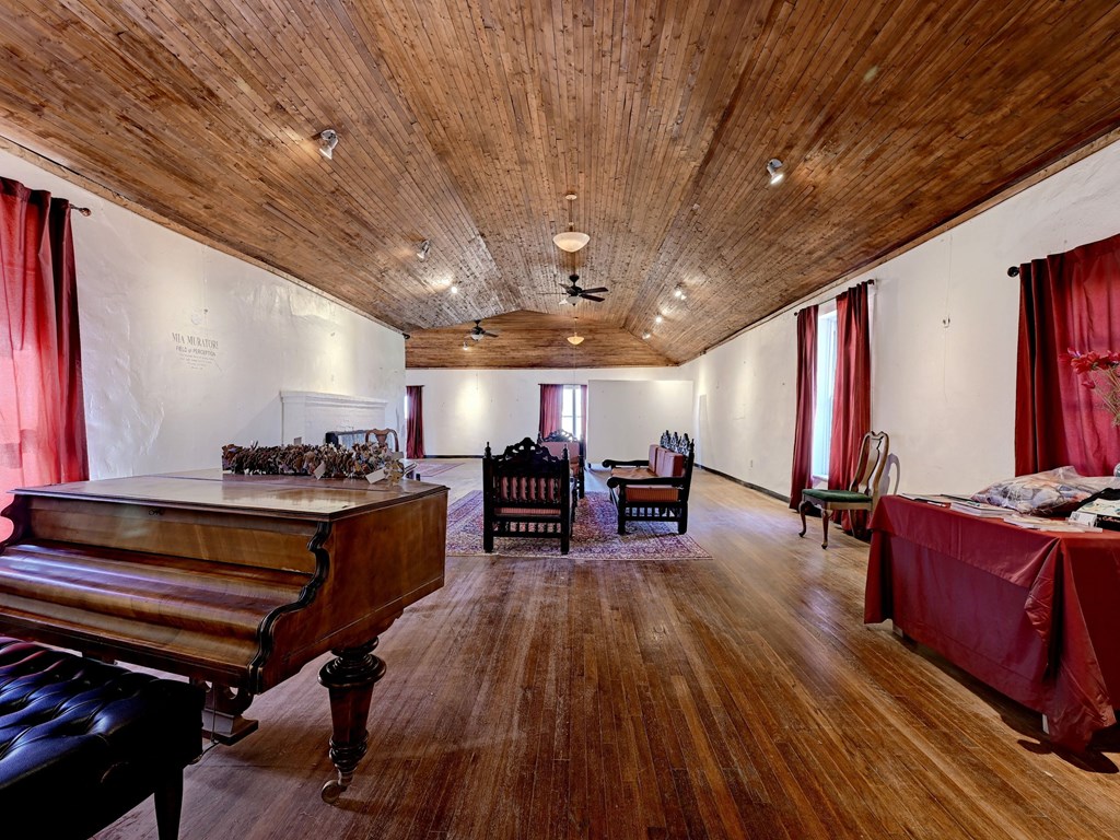 705 W Bonnie St, Marfa, Texas image 39