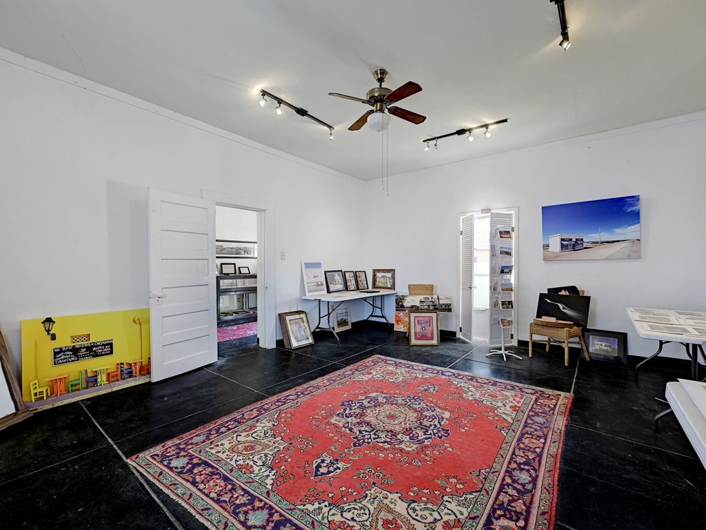 705 W Bonnie St, Marfa, Texas image 25