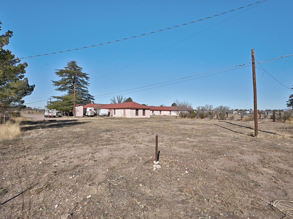 705 W Bonnie St, Marfa, Texas image 12