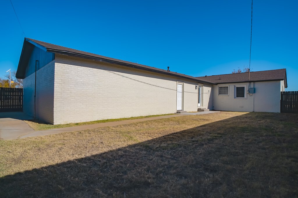 1111 NW 8th Place, Andrews, Texas image 27