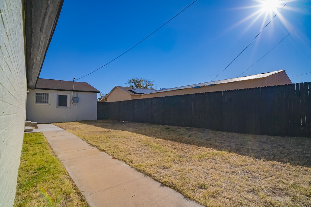 1111 NW 8th Place, Andrews, Texas image 29