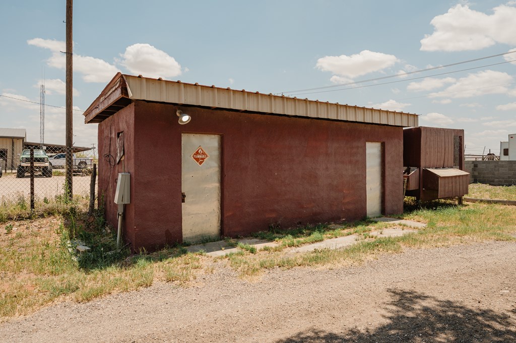 107 Spur 57, Wickett, Texas image 14