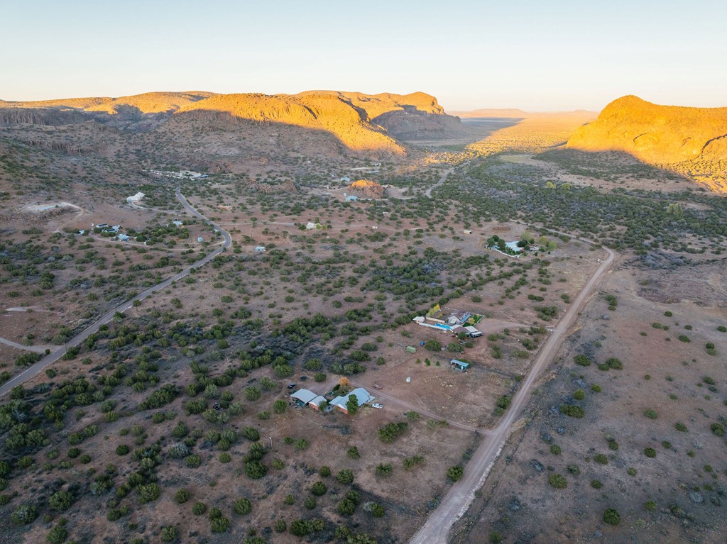 000 Wagon Rd, Alpine, Texas image 28