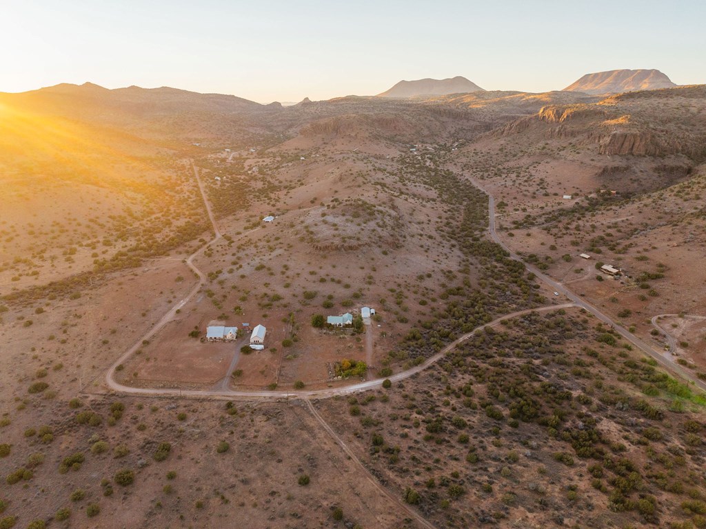 000 Wagon Rd, Alpine, Texas image 30