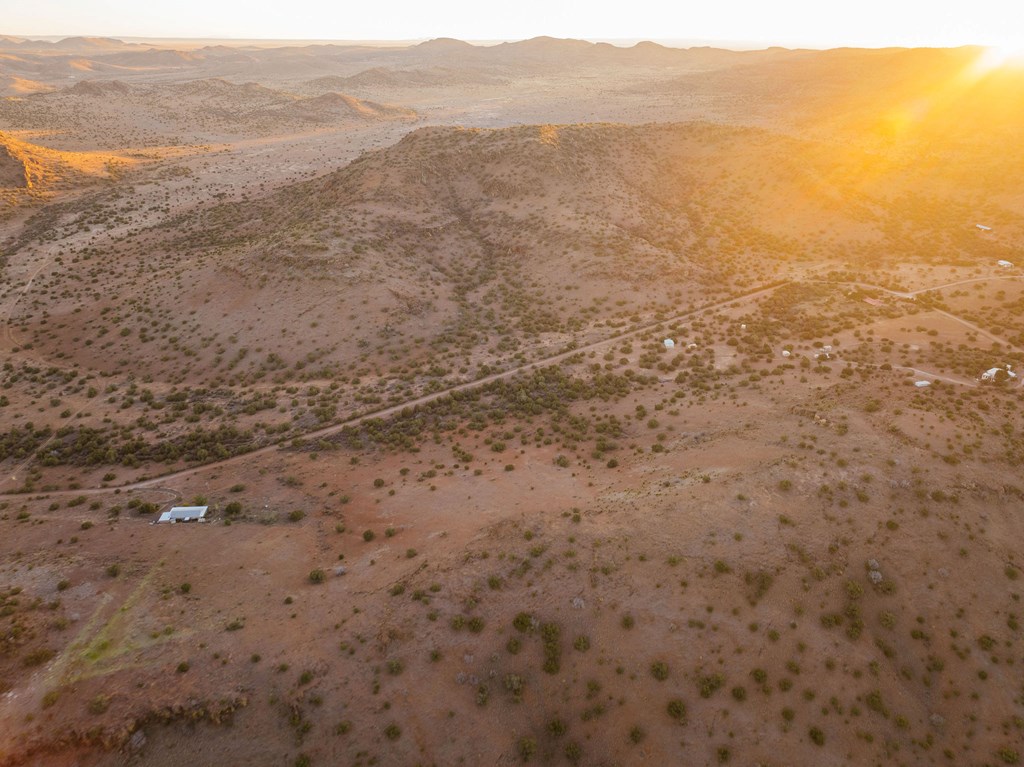 000 Wagon Rd, Alpine, Texas image 34