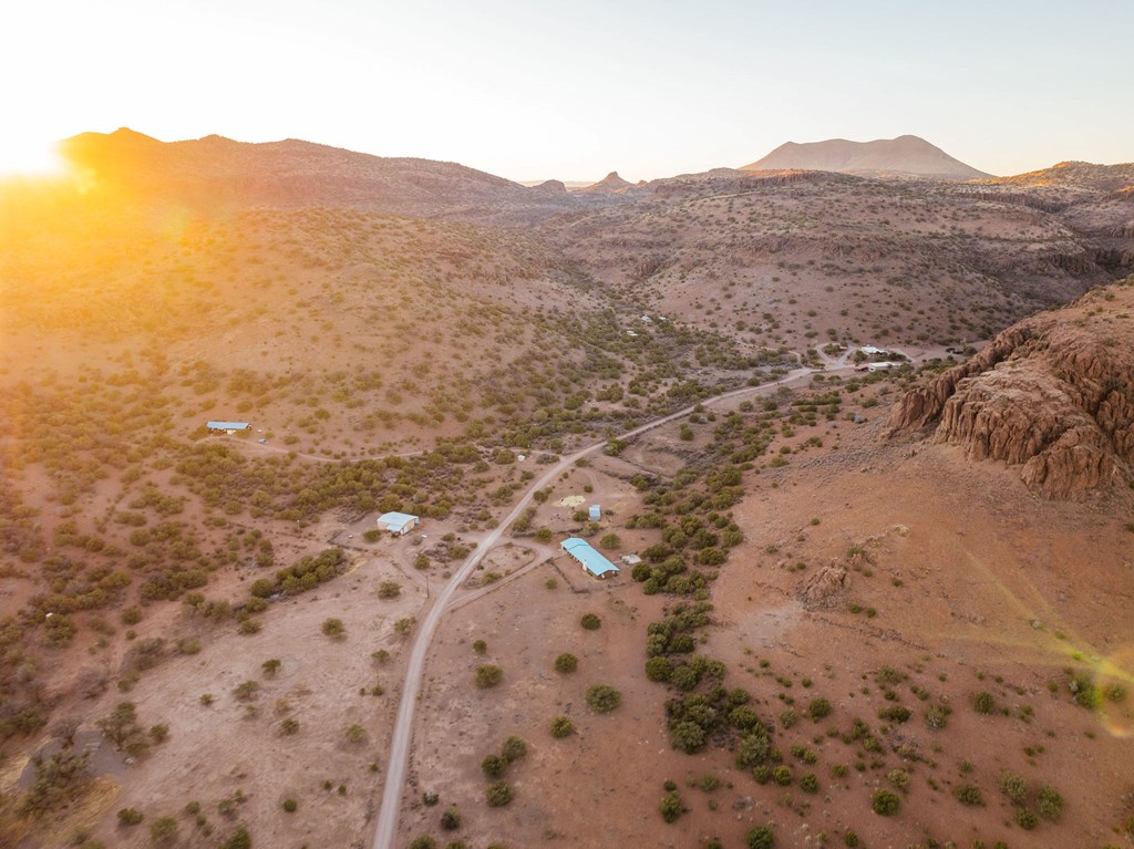 000 Wagon Rd, Alpine, Texas image 38