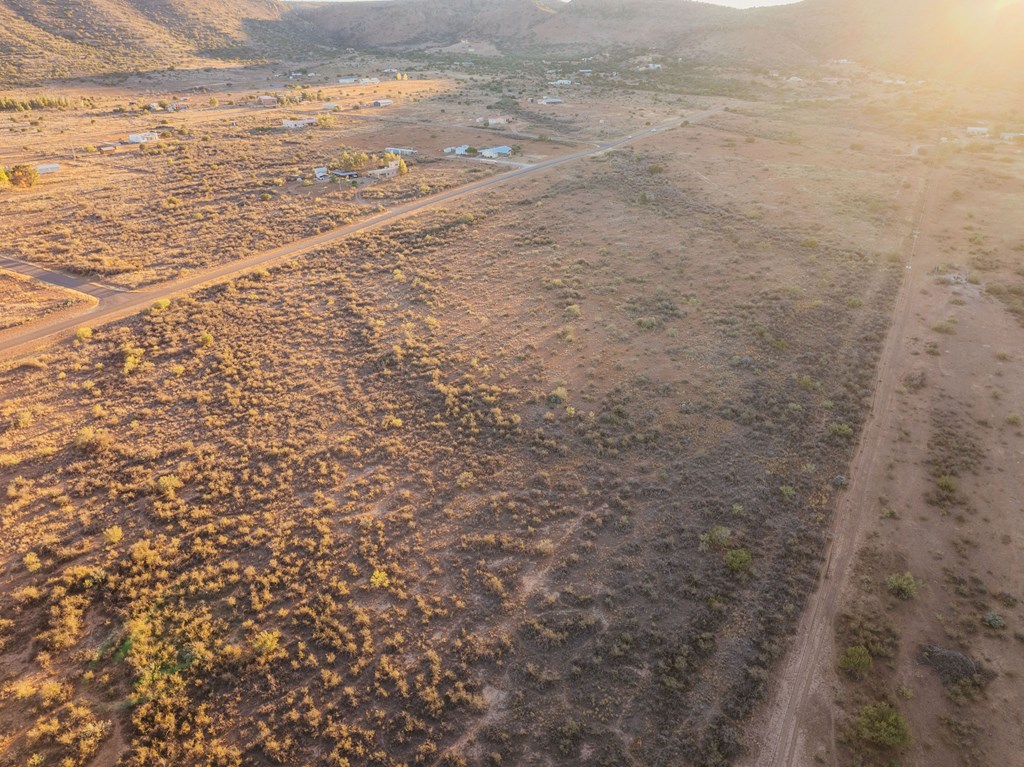 000 Wagon Rd, Alpine, Texas image 13
