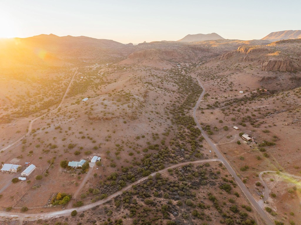 000 Wagon Rd, Alpine, Texas image 31