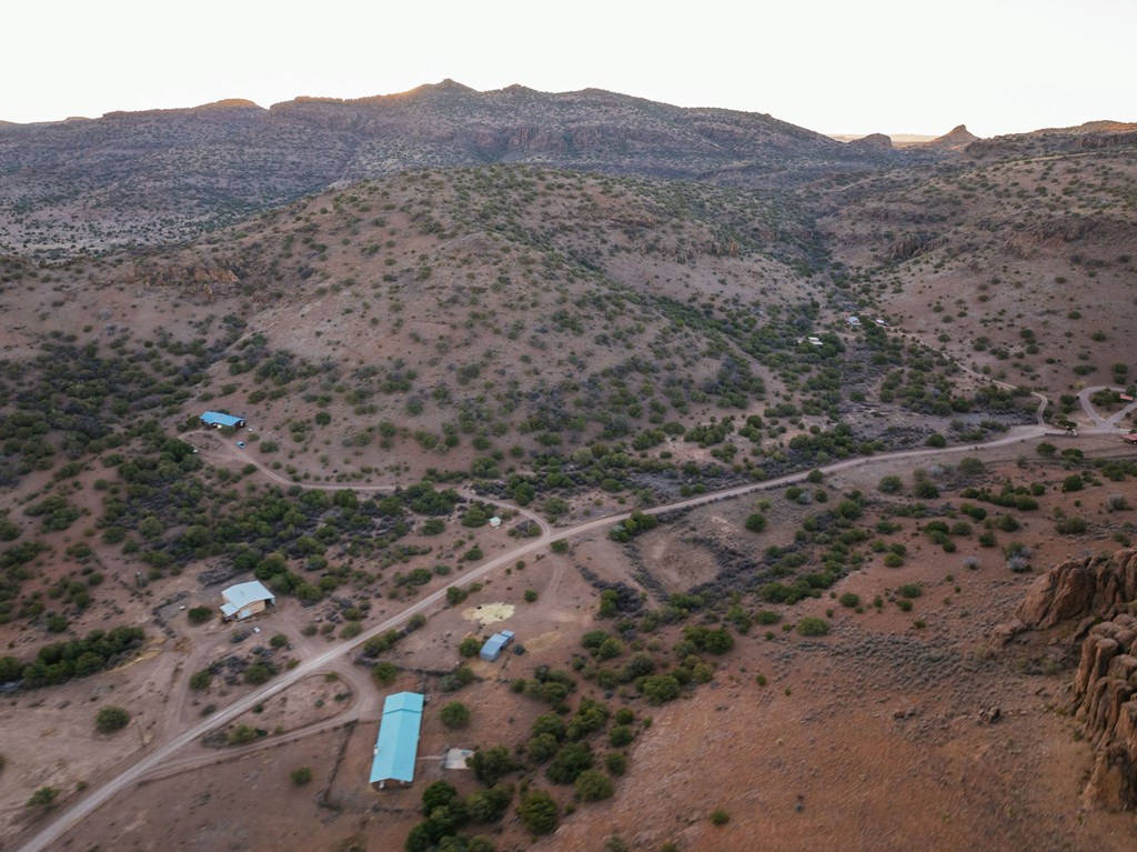 000 Wagon Rd, Alpine, Texas image 40