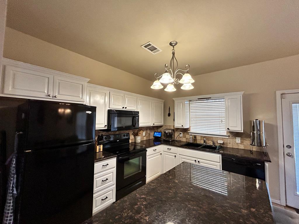 716 Shepherd Circle, Andrews, Texas image 16