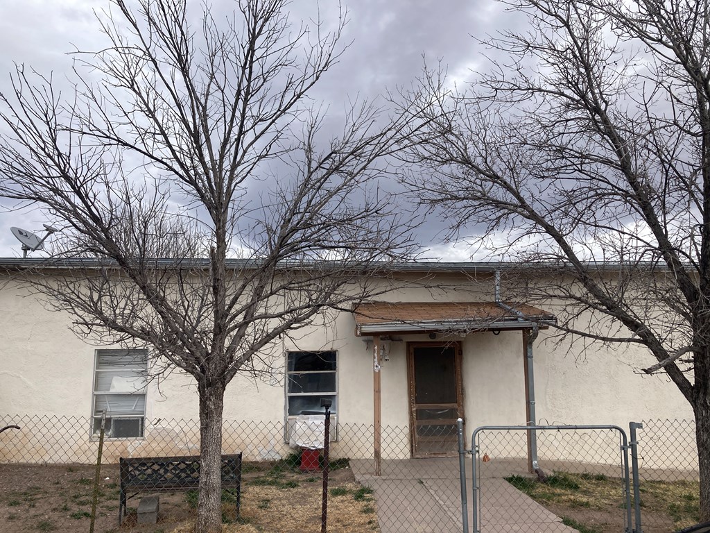 102 104 N Aparejo St, Marfa, Texas image 3