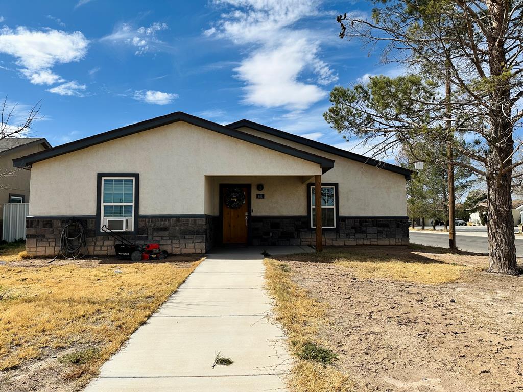 401 S Maple Ave, Pecos, Texas image 1