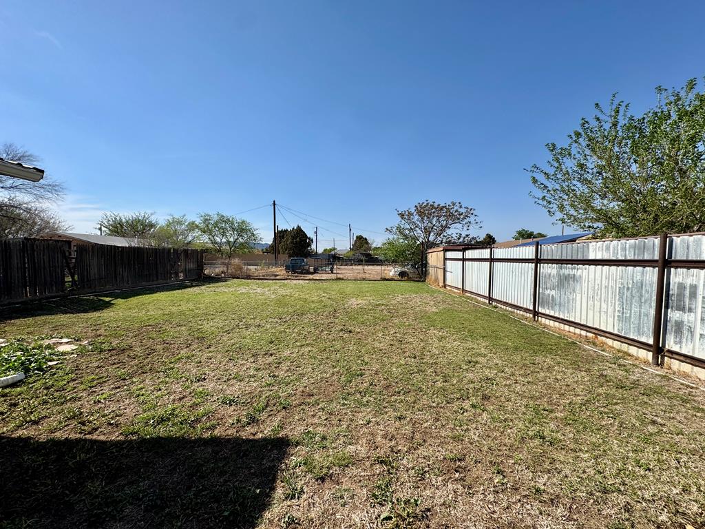 1005 W Brown St, Alpine, Texas image 2
